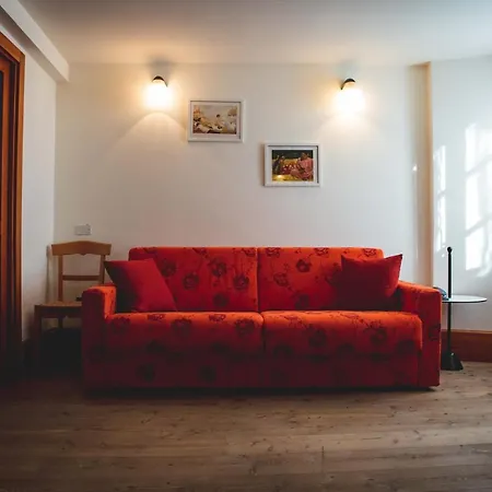 Отель La Della Regina 3*