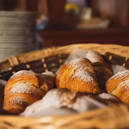 Hotel La Della Regina 3*